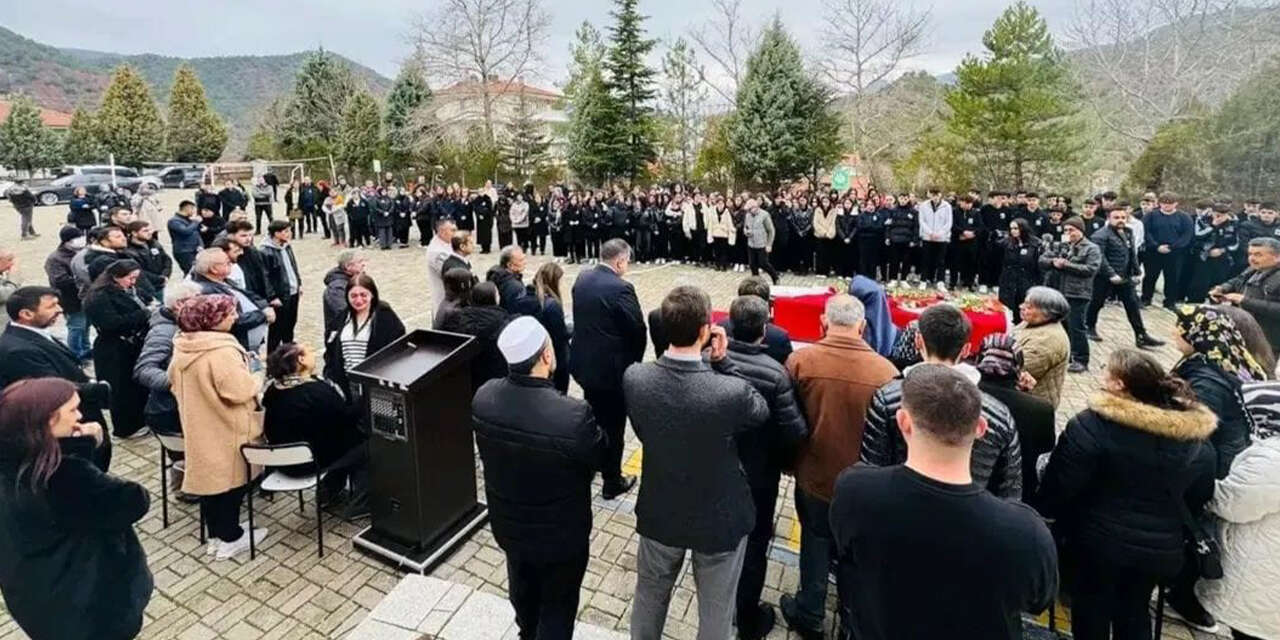 trafik-kazasinda-hayatini-kaybeden-elif-nisa-topraga-verildi-2