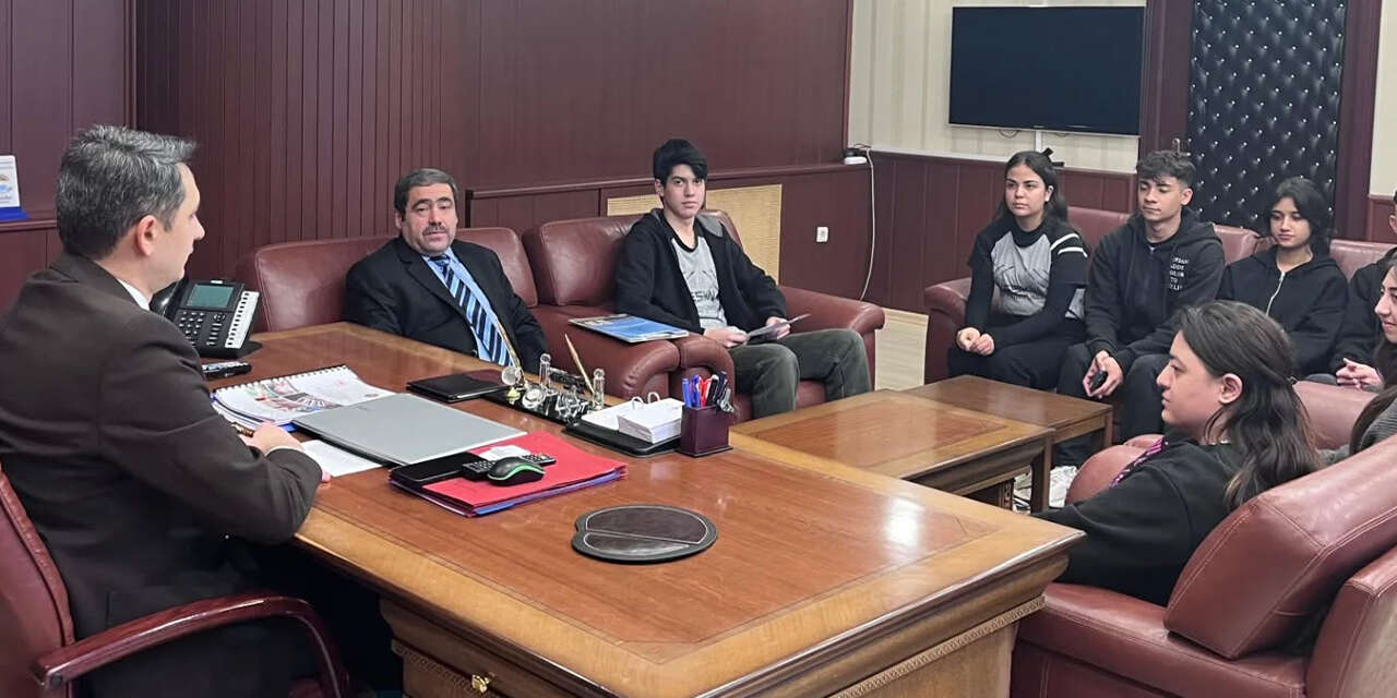 liseli-ogrenciler-kaymakam-ile-roportaj-yapti-2