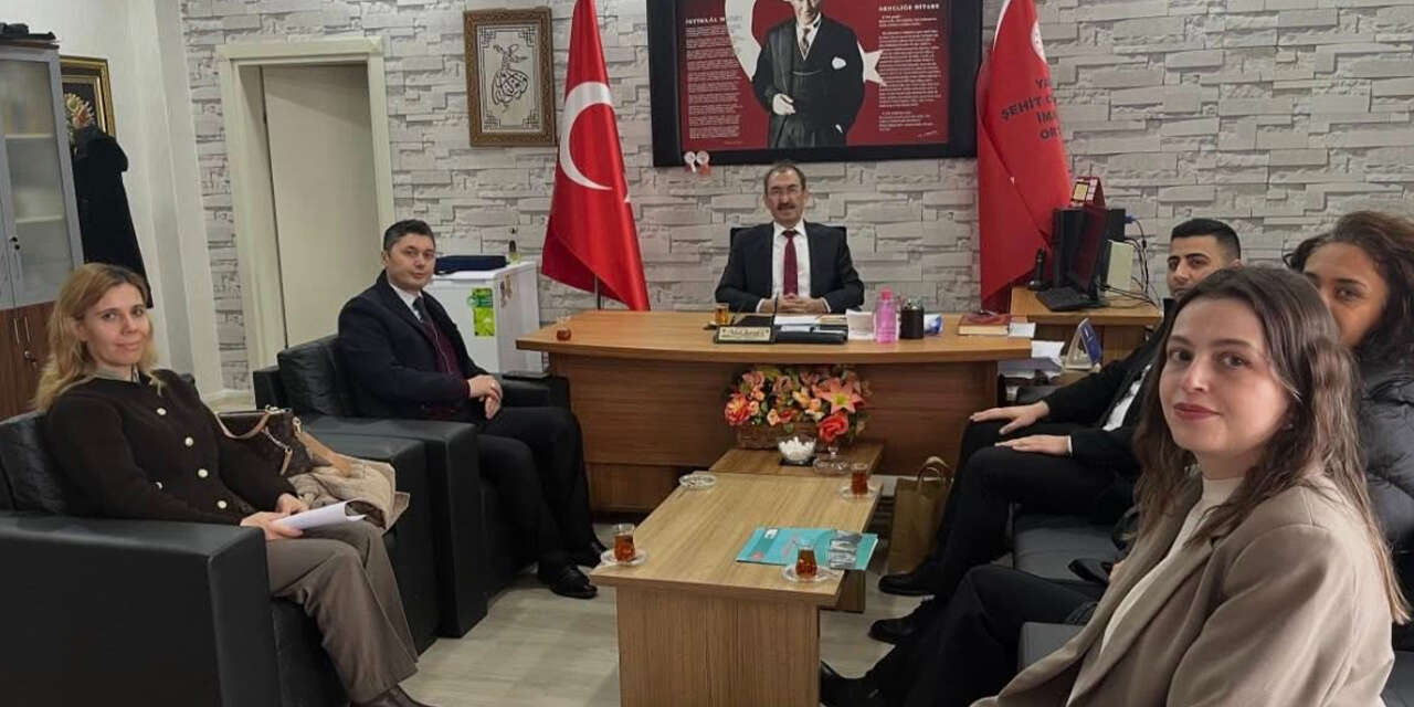 valilik-acik-kapinin-calismalari-ogrencilere-anlatildi-2