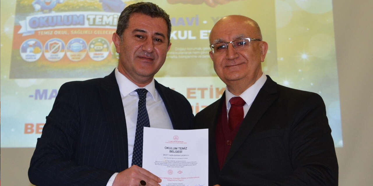 temiz-ve-mavi-yesil-etiket-alan-okullar-odullendirildi3