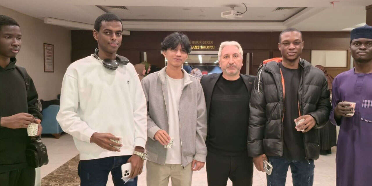 yazar-yusuf-kaplan-vatandaslarla-bulustu13