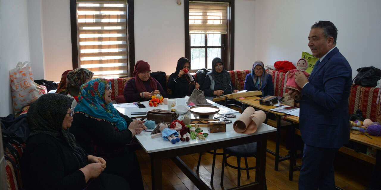 mahalle-konaklarinda-kadinlar-meslek-ogreniyor-2