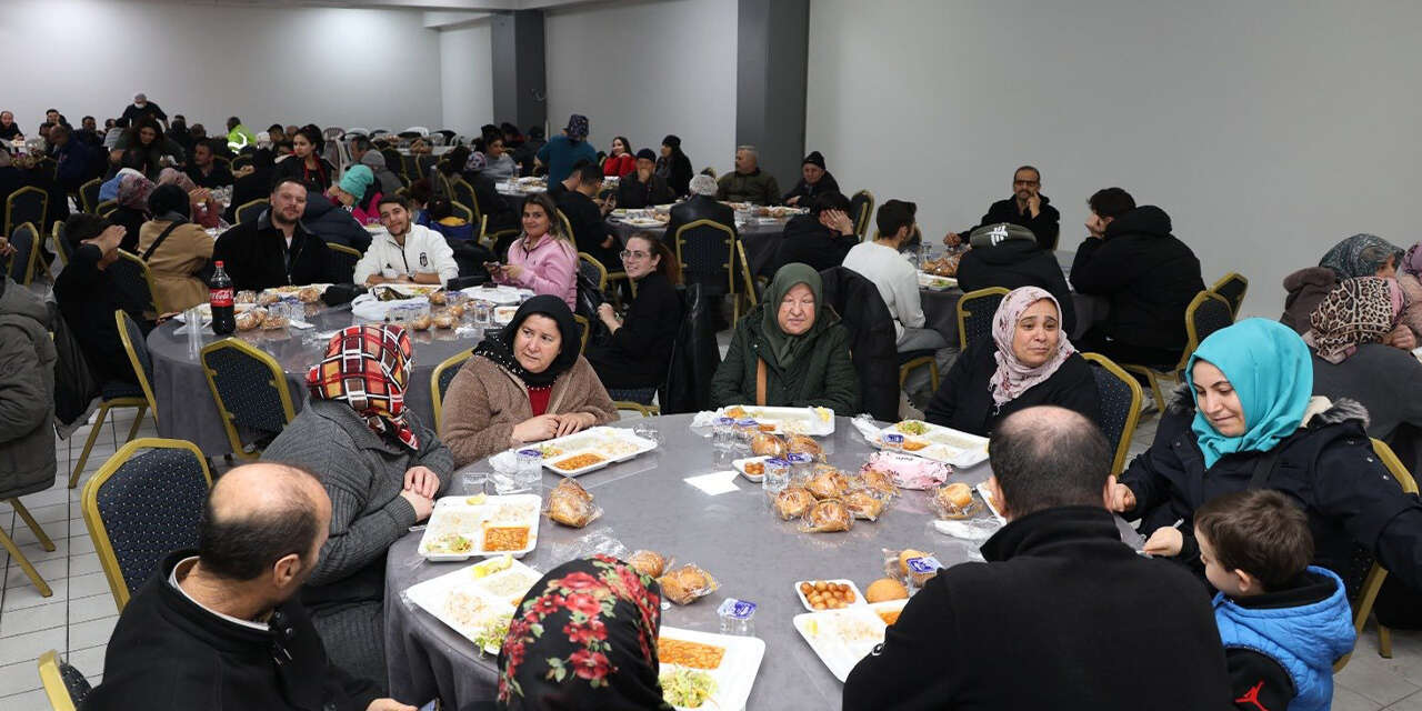 baskan-onal-iftar-sofrasinda-vatandaslarla-bulustu-2