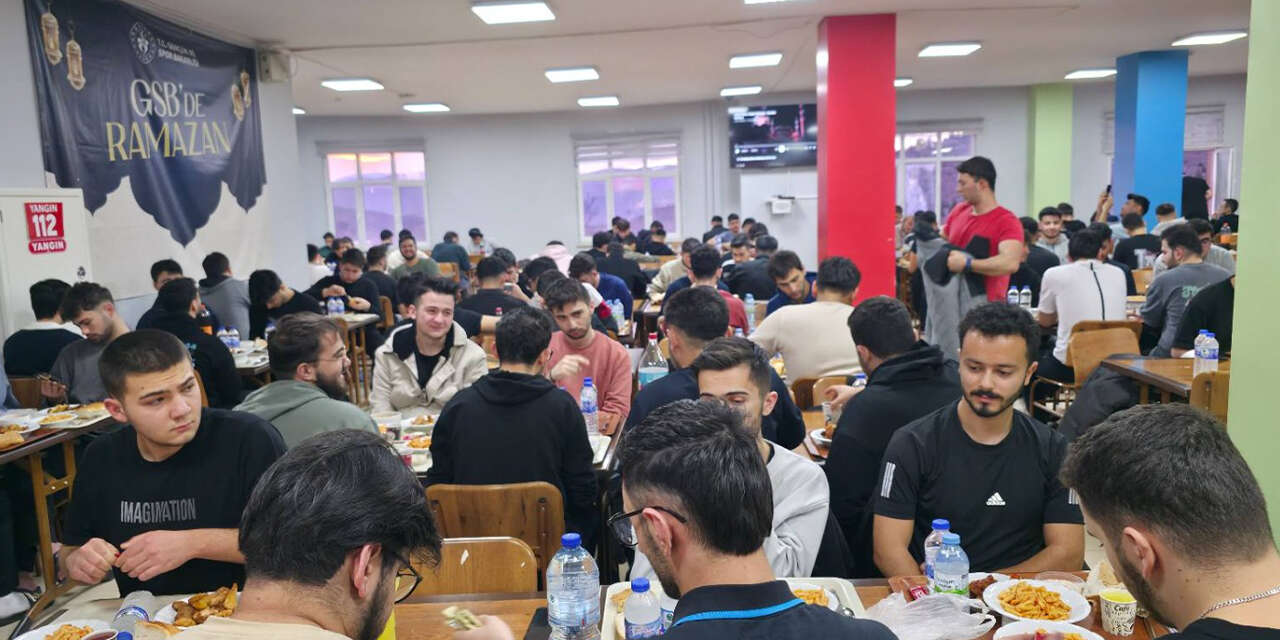 ogrenci-yurdunda-iftar-lezzeti-bir-baska-3