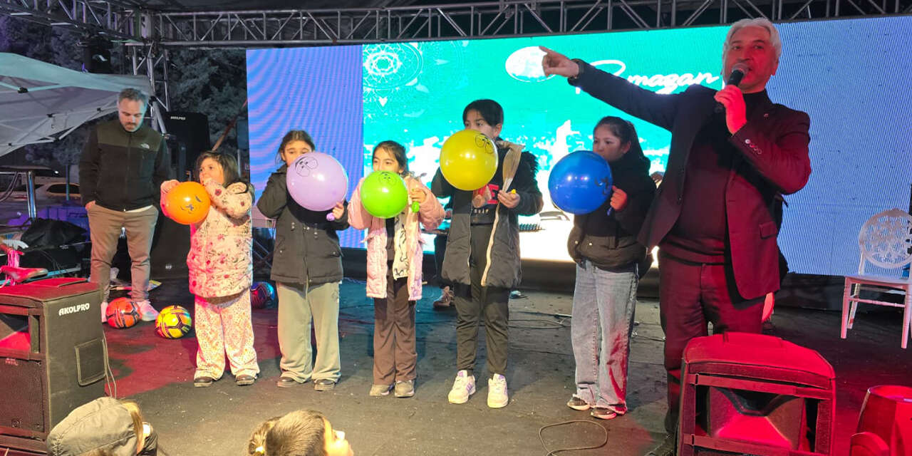 ramazan-coskusu-meydanda-ravza-ilahi-grubu-ile-yasaniyor-14