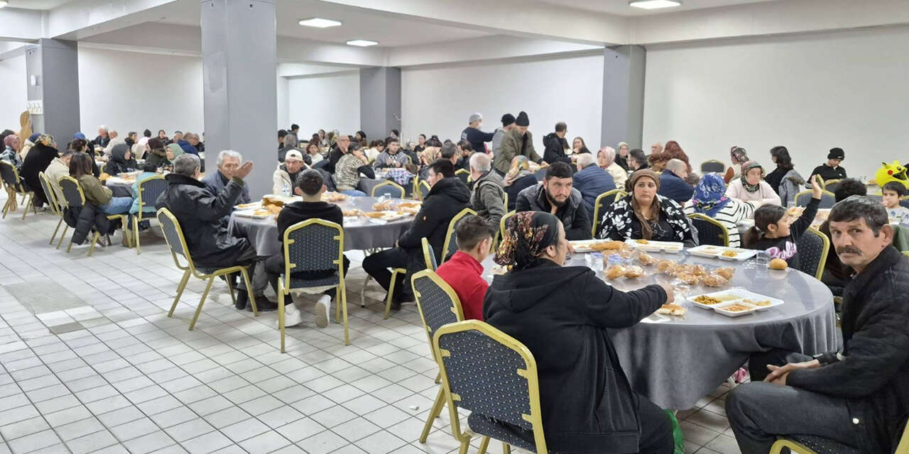 kirikkale-belediyesinden-her-gun-bin-kisilik-iftar-sofrasi-2