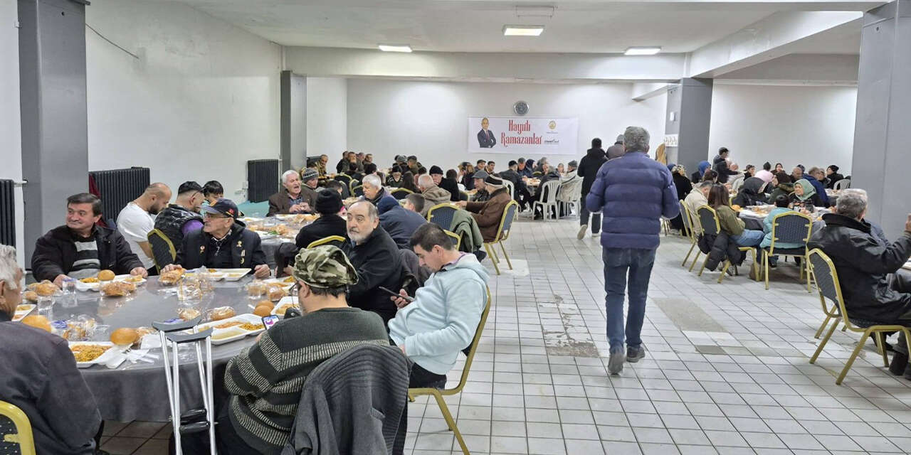 kirikkale-belediyesinden-her-gun-bin-kisilik-iftar-sofrasi-3