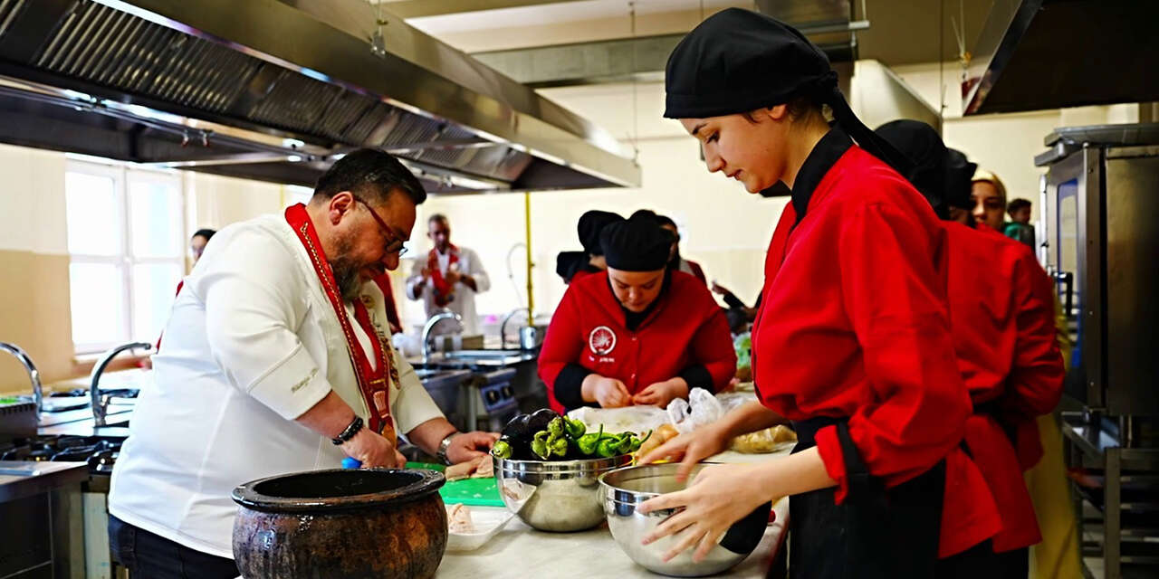 meslek-liseliler-anadolu-sofrasini-iftar-icin-hazirladi-2
