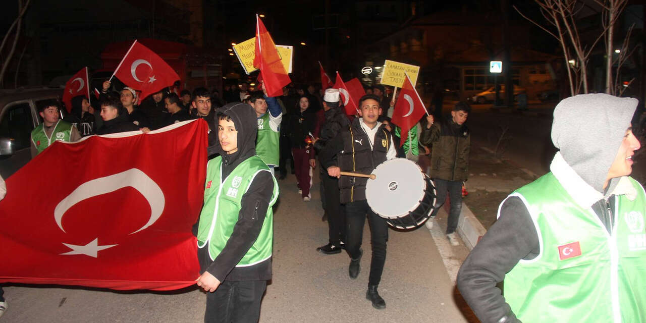 keskinde-ramazana-ozel-fener-alayi-coskusu1