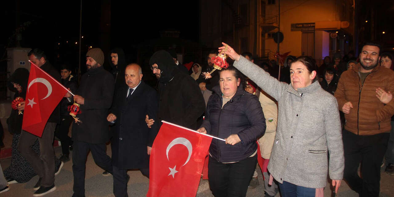 keskinde-ramazana-ozel-fener-alayi-coskusu2