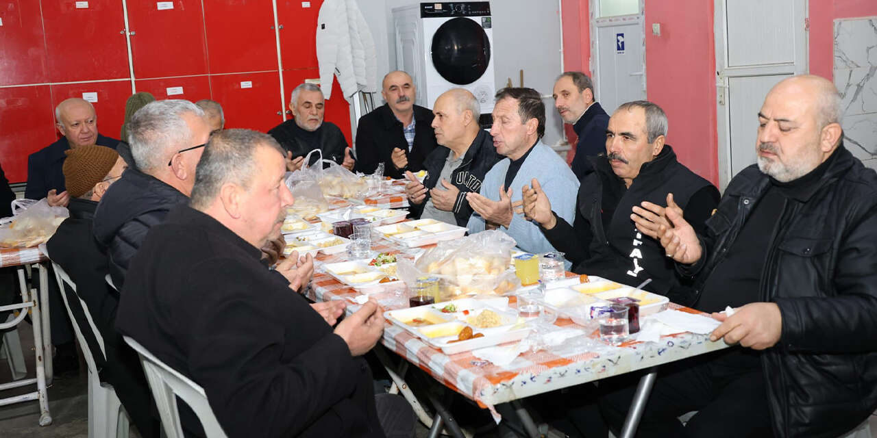 onal-itfaiye-personeliyle-iftar-sofrasinda-bulustu2