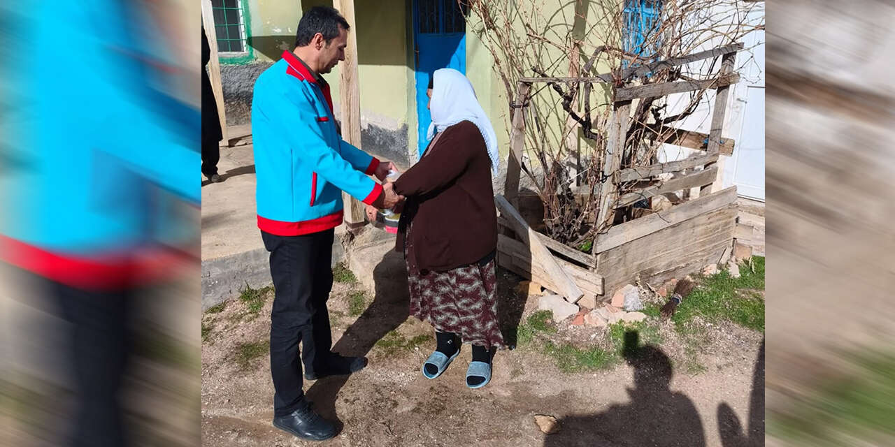bahsilida-iftar-yemekleri-paylasildikca-bereketleniyor-2