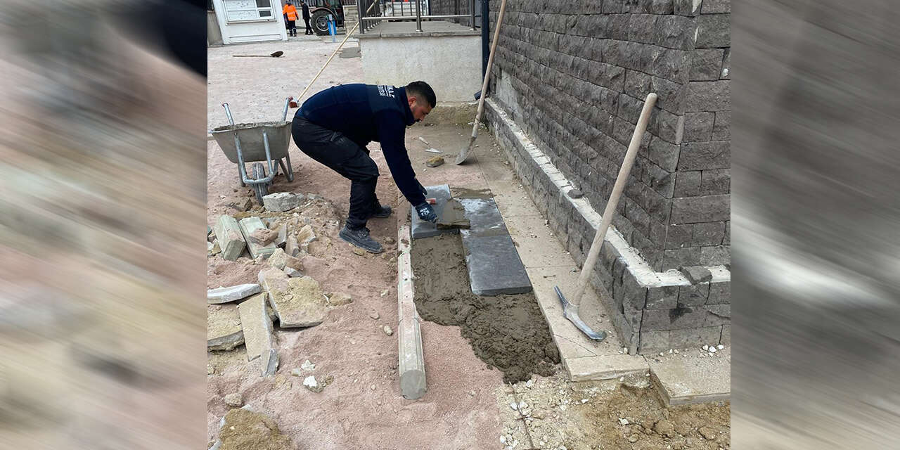 belediye-ekiplerinden-okul-bahcesinde-yenileme-calismasi-2