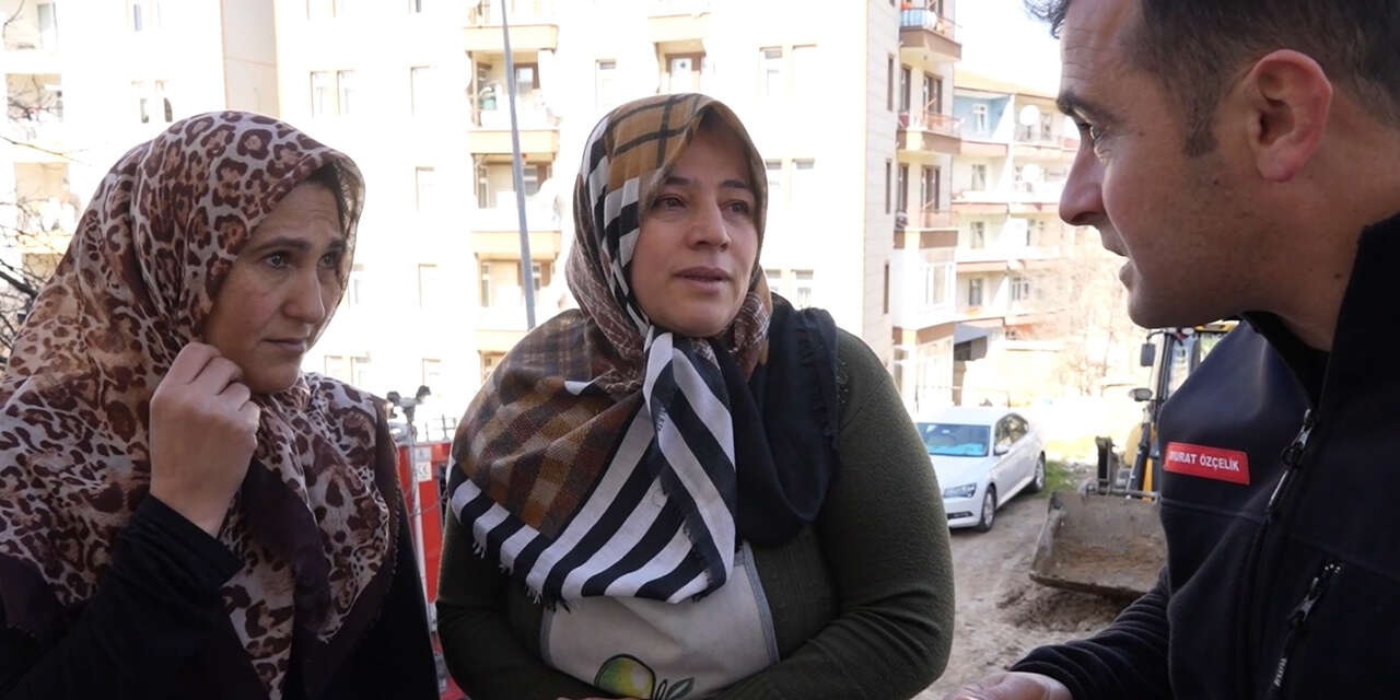 cocuklarini-kurtarmak-icin-yanan-eve-yeniden-girdi-2