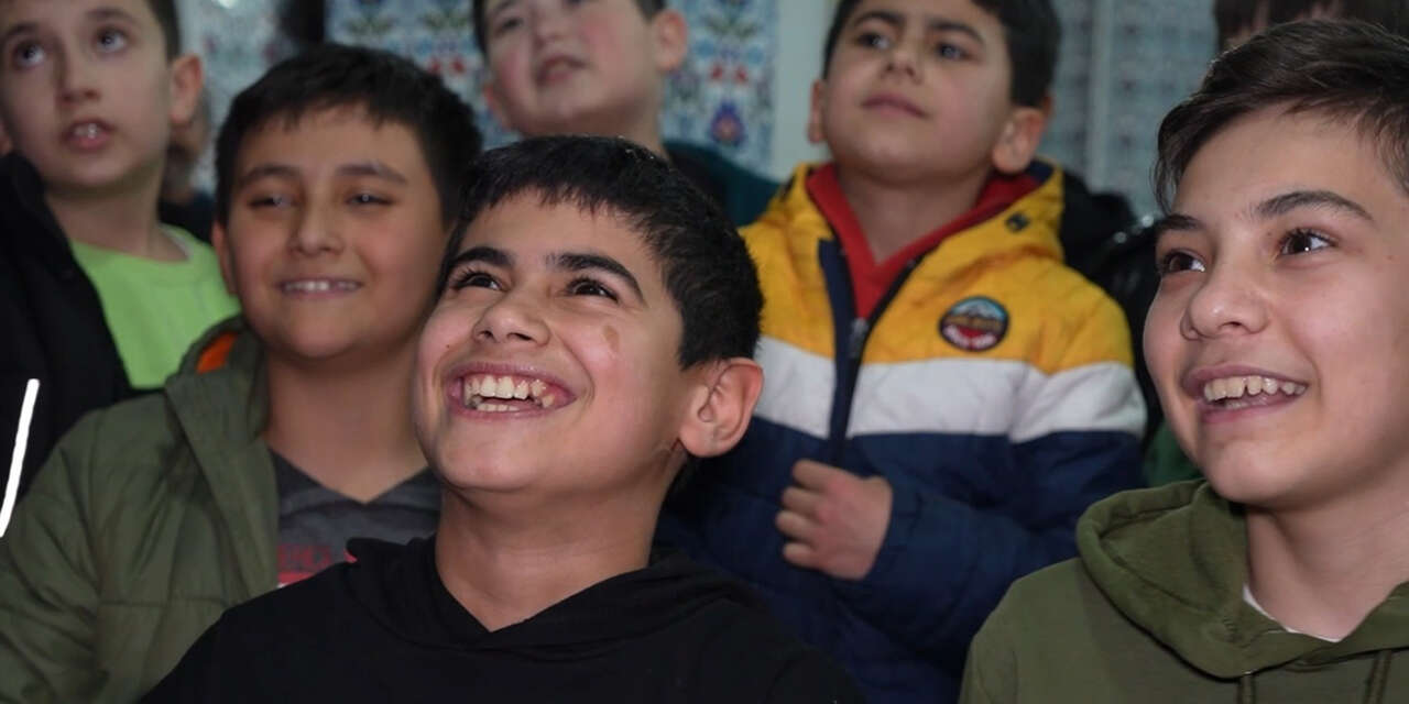 yahsihanda-cocuklar-kabede-hacilar-hu-der-allah-ilahisini-seslendirdi-2