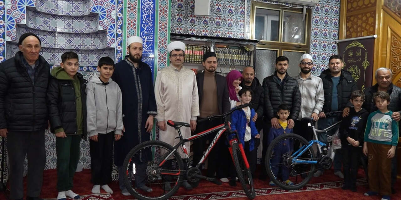 yahsihanda-cocuklar-kabede-hacilar-hu-der-allah-ilahisini-seslendirdi-3