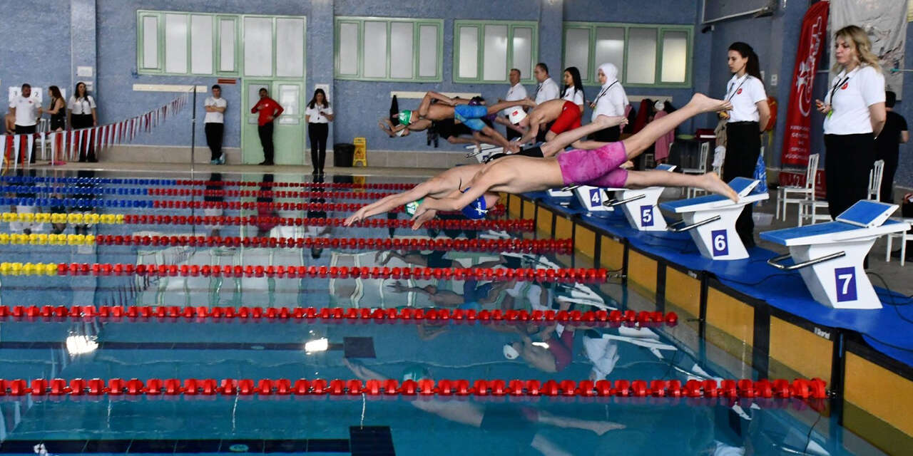 yuzme-yildizlar-grup-musabakalari-nefes-kesti-2