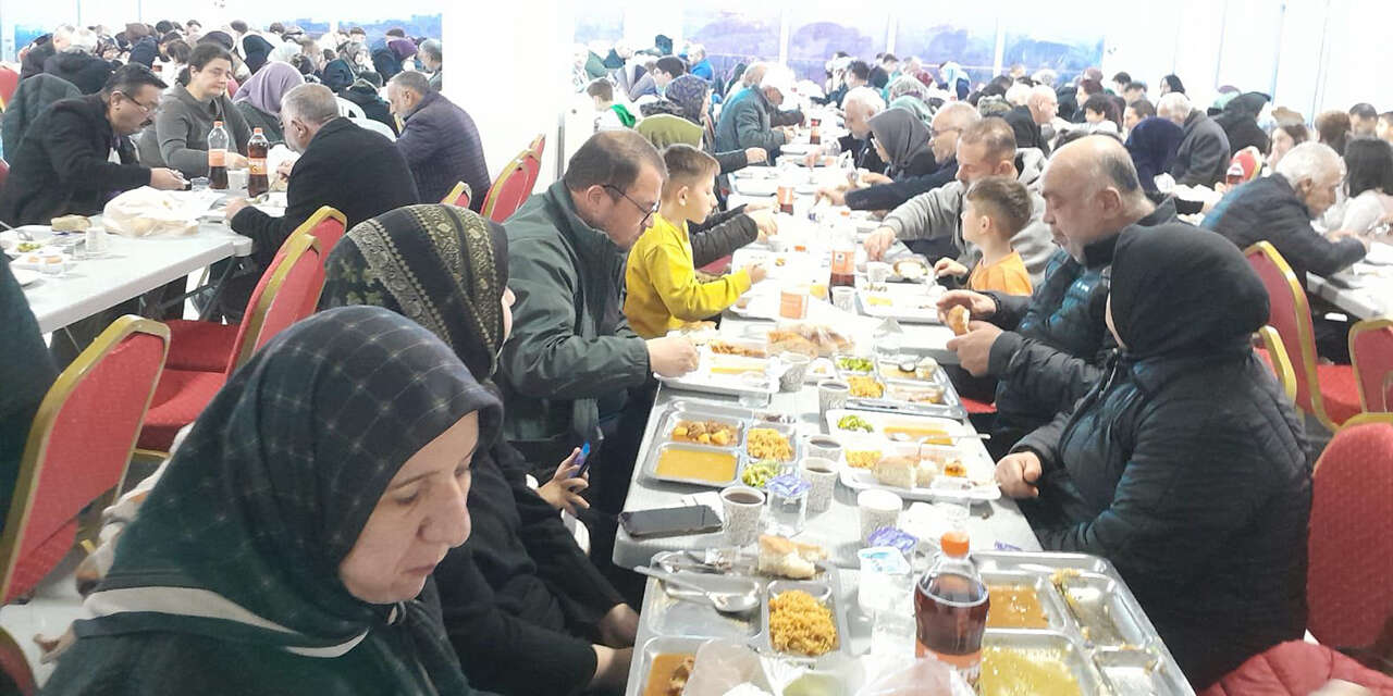 islami-degerler-kulliyesi-ramazan-boyunca-ucretsiz-iftar-veriyor2