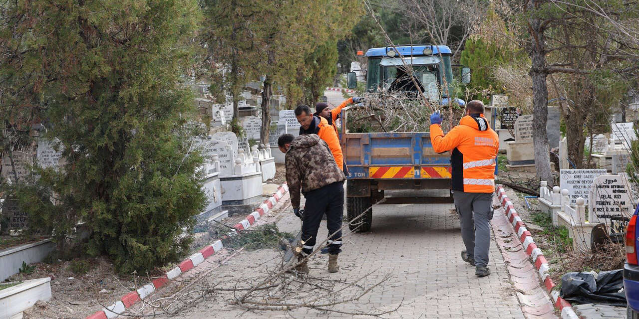 mezarliklarda-ramazan-bayrami-hazirliklari-basladi-2