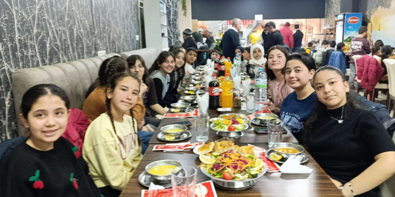 tupras-ortaokulu-iftar-sofrasinda-bulustu2