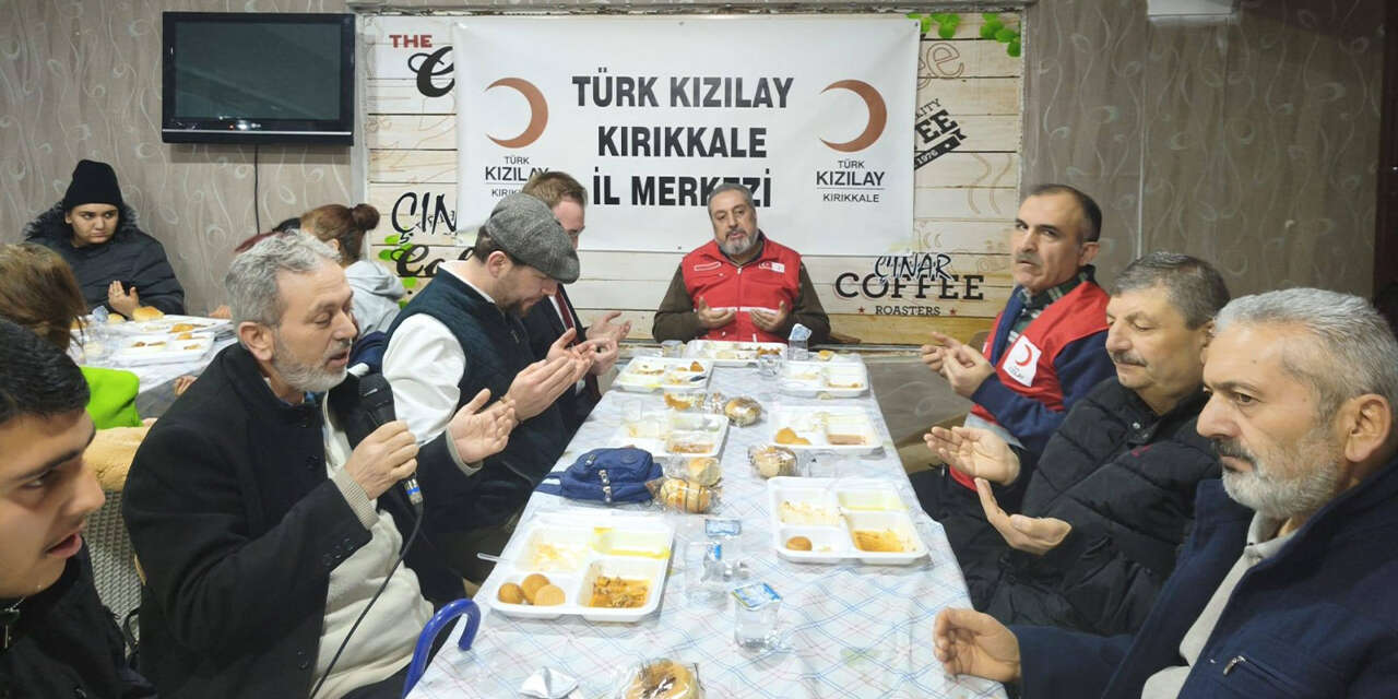 kizilaydan-engelliler-ve-ailelerine-anlamli-iftar-programi3