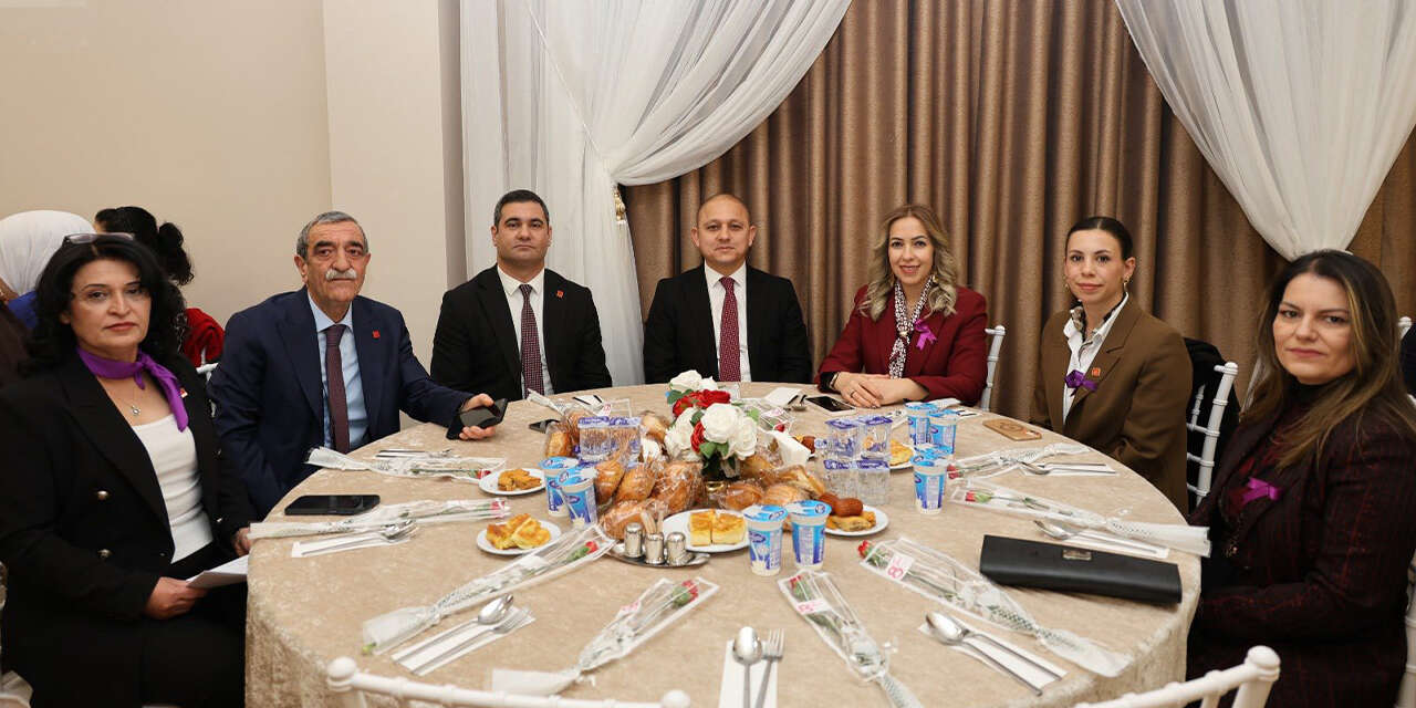 kadinlar-gunu-icin-anlamli-bulusma-3