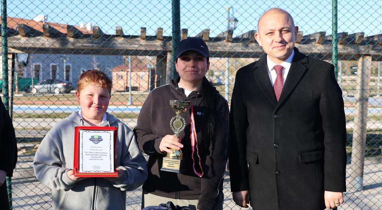 kadinlar-tenis-turnuvasinda-bulustu