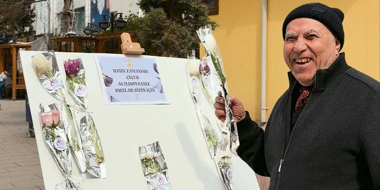 kirikkalede-kadinlara-anlamli-surpriz-yaziyi-okuyan-cicek-aldi2