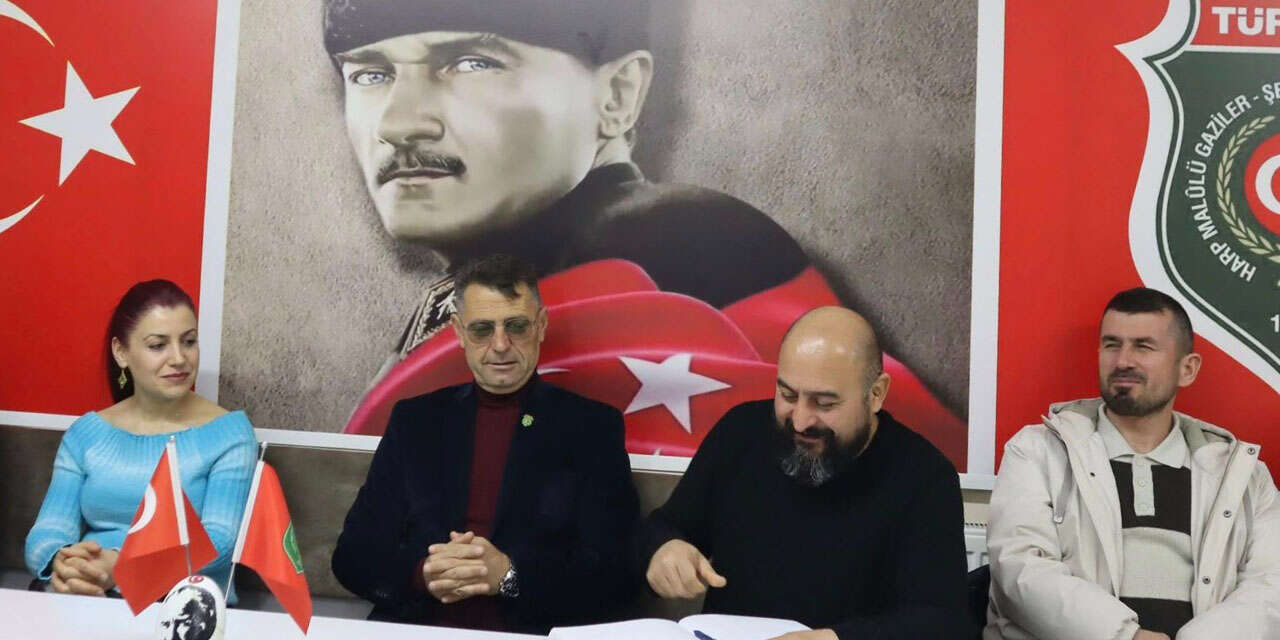 tiyatro-dernegi-sehit-ailesi-ve-gazilerle-bulustu2