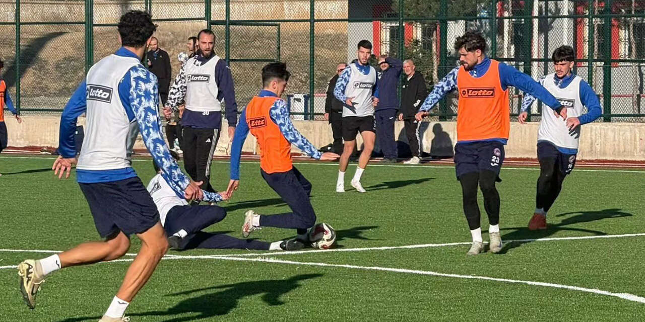 kirikkale-fk-kahramanmarasspor-karsisinda-puan-pesinde3