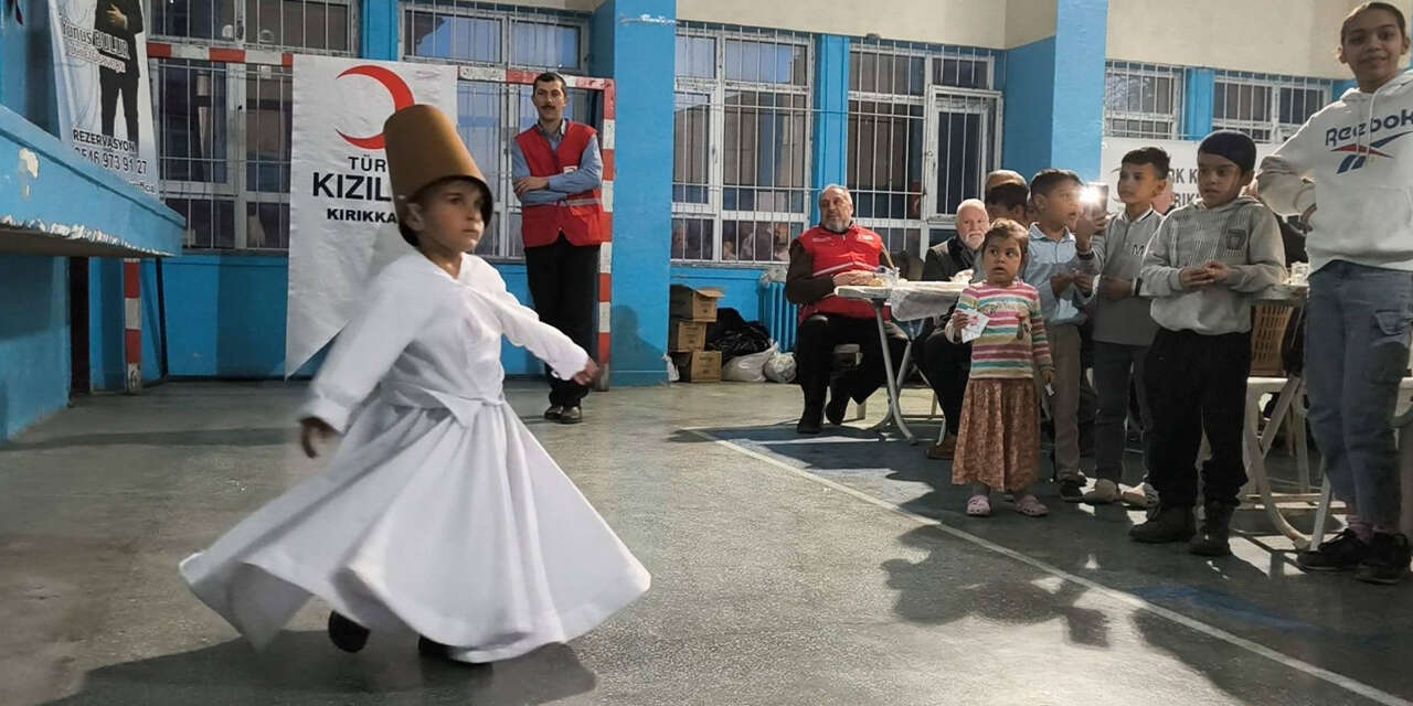 turk-kizilayi-roman-aileleri-iftarda-bulusturdu2