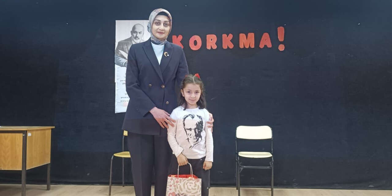 celebide-ogrenciler-istiklal-marsi-ile-gururlandirdi-2