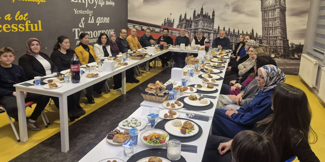 halk-egitim-merkezi-ogretmenleri-iftar-sofrasinda-bulustu2