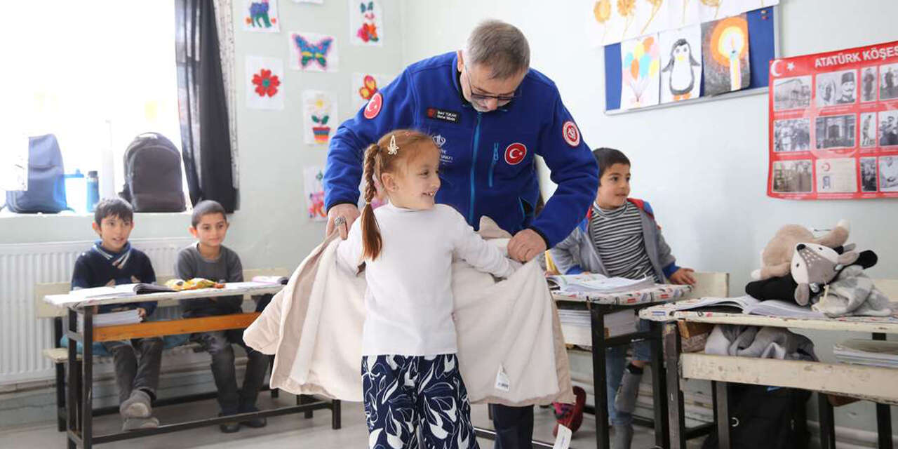 zekat-ve-bagislar-ihtiyac-sahiplerine-ulastiriliyor-3