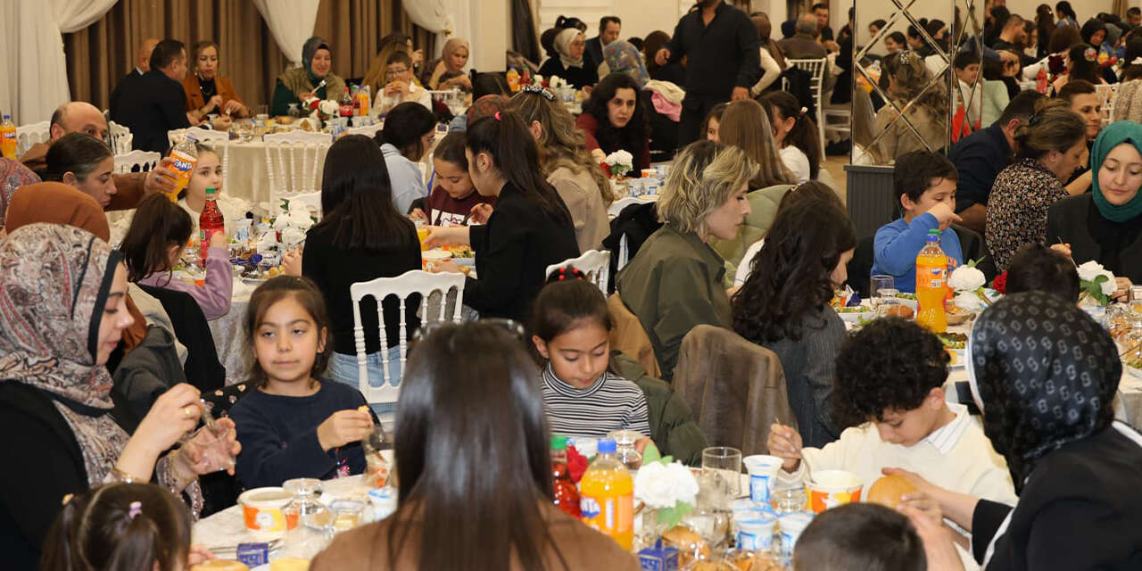 baskan-onal-genc-bilim-elcileriyle-iftarda-bulustu3