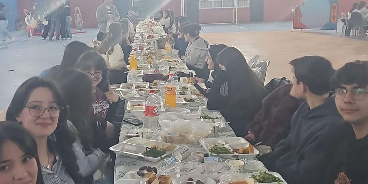 kirikkale-lisesi-iftarda-bulustu-1