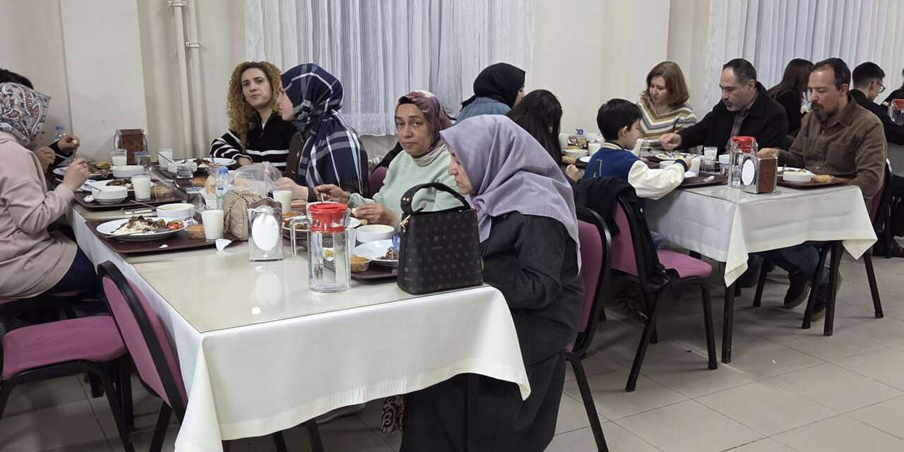 osmangazi-fen-lisesi-iftarda-bulustu-2