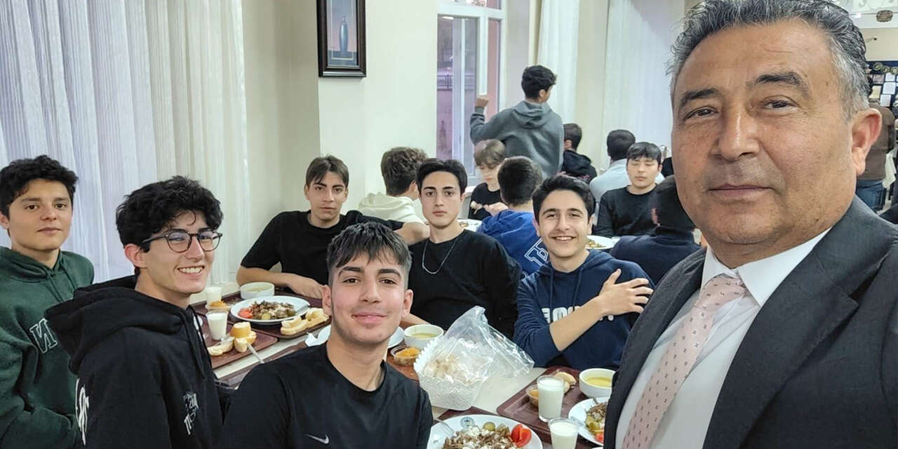 osmangazi-fen-lisesi-iftarda-bulustu-3