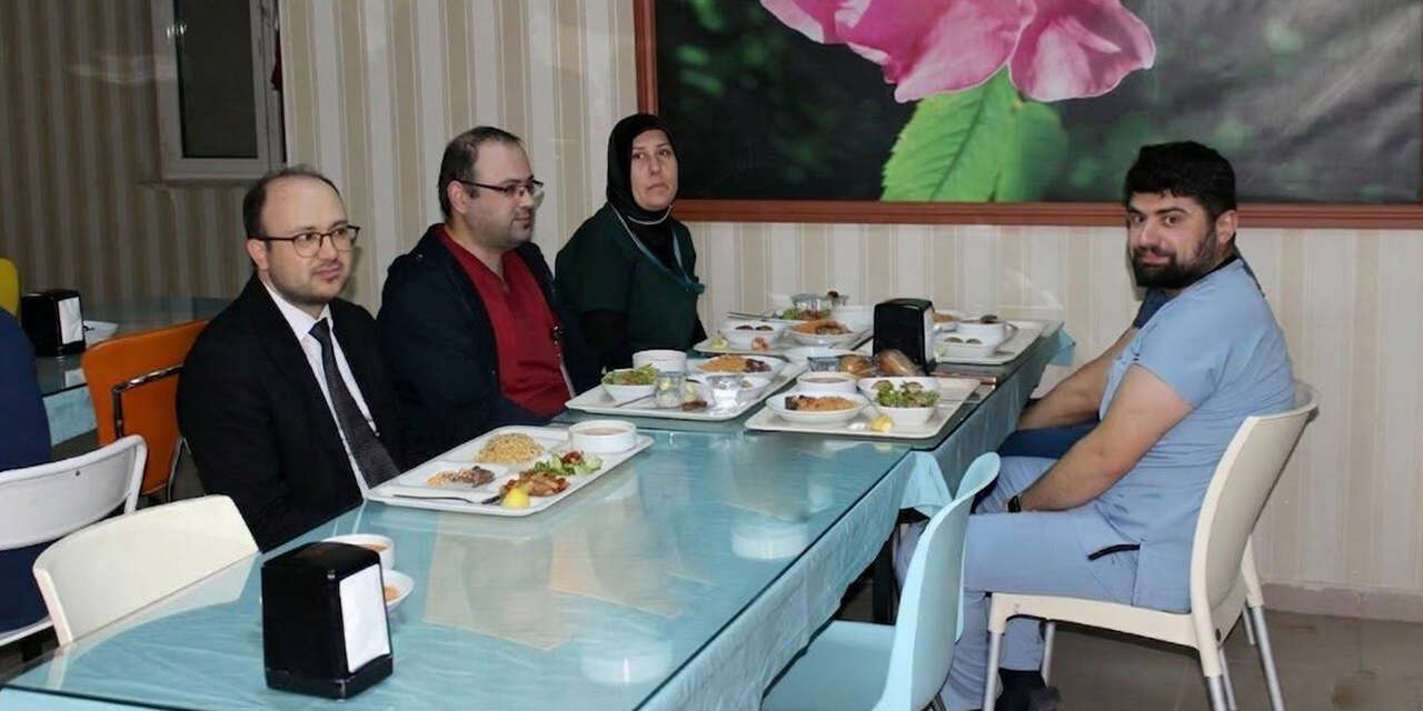 yuksek-ihtisas-hastanesi-personeli-iftarda-bulustu4