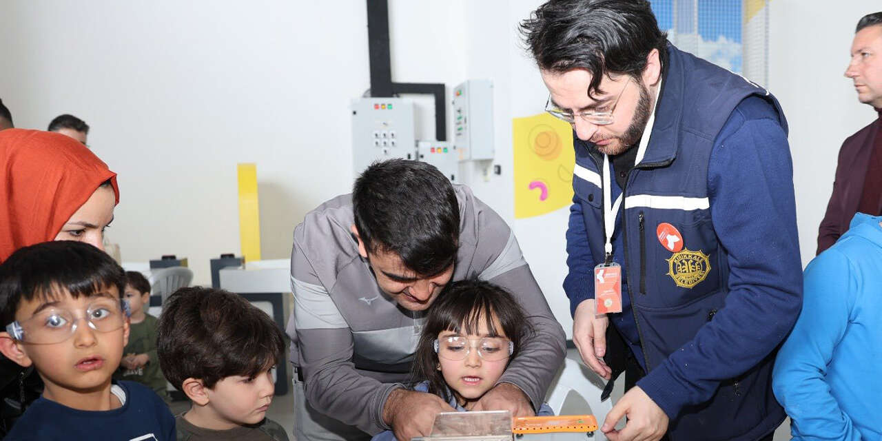 bilim-ve-teknoloji-haftasinda-gencler-bilimle-bulustu-1