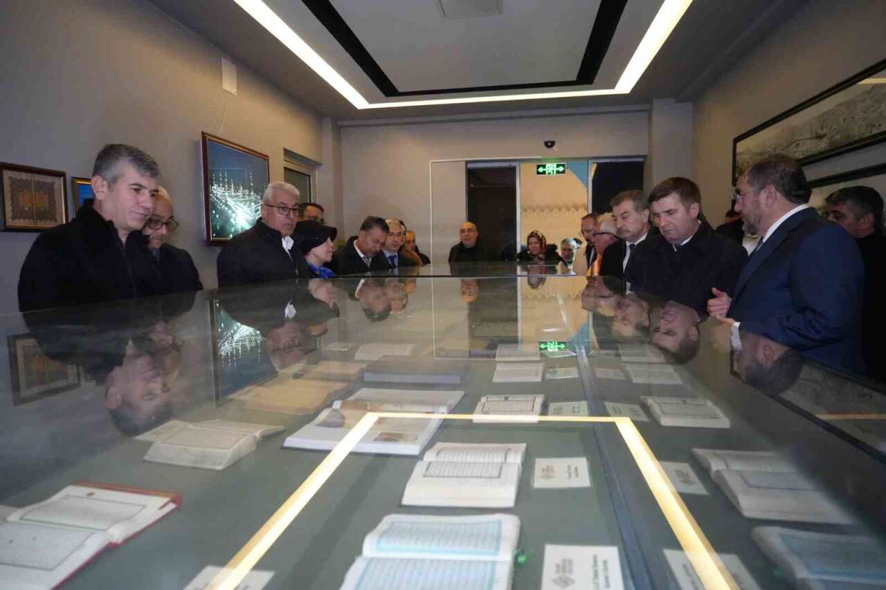 kirikkkalede-herkes-kutsal-emanetlere-akin-etti