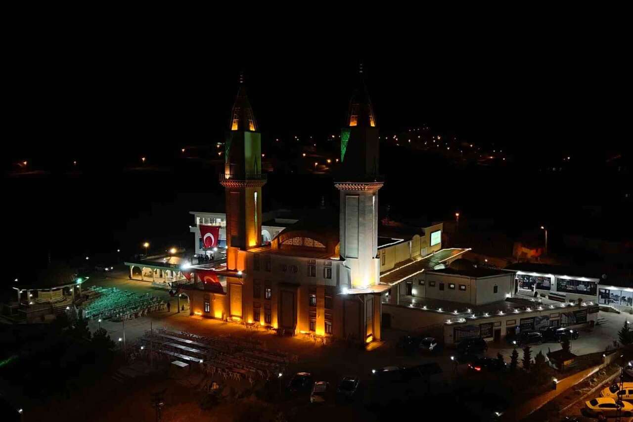 kirikkkalede-herkes-kutsal-emanetlere-akin-etti