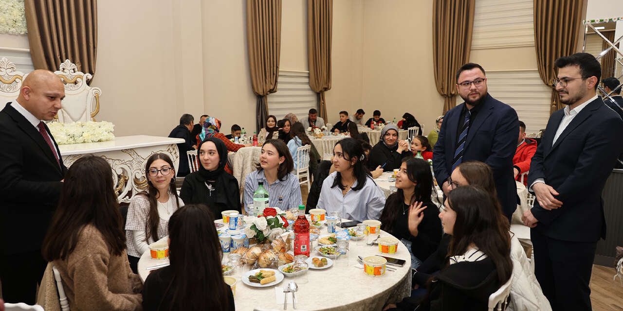 lgs-kursu-ogrencileri-iftar-sofrasinda-bulustu-2