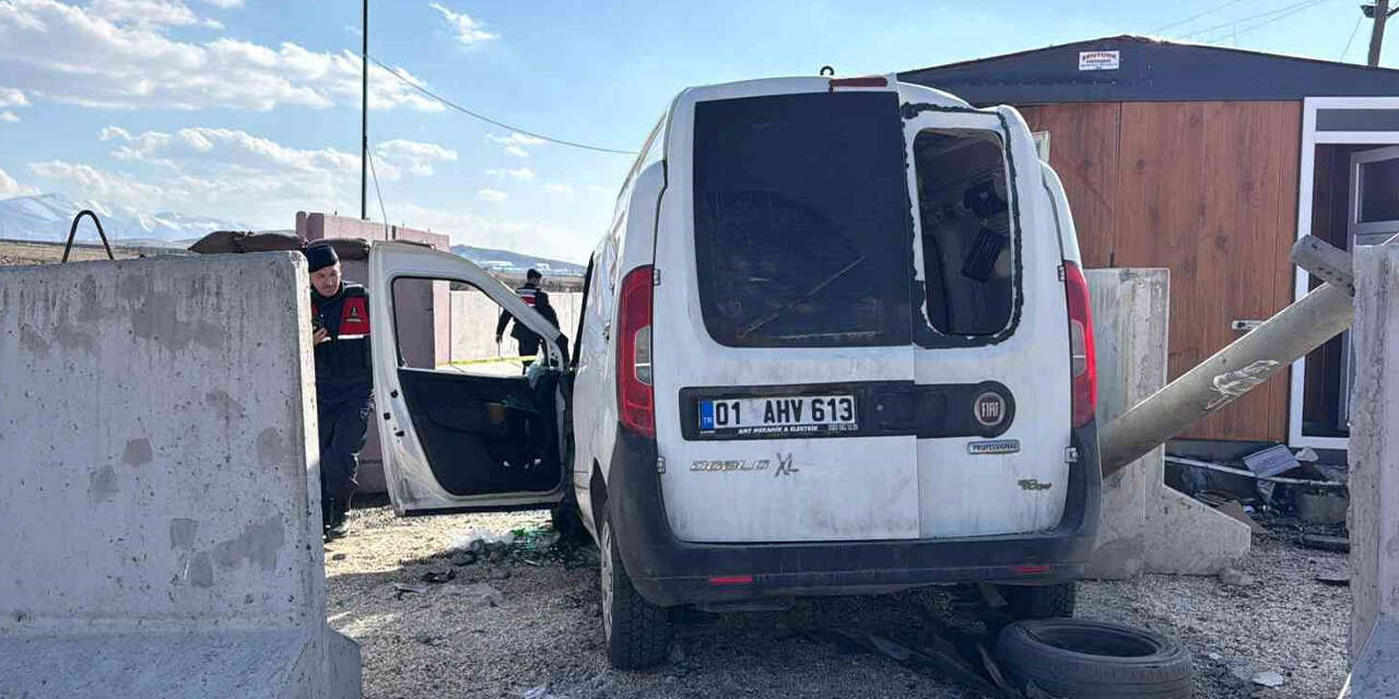 jandarma-noktasinda-feci-kaza-surucu-hayatini-kaybetti2