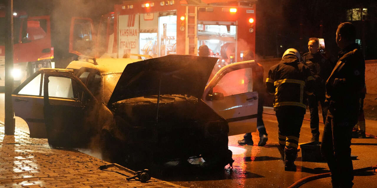 bayram-icin-yegeninden-emanet-aldigi-arac-alev-alev-yandi-2