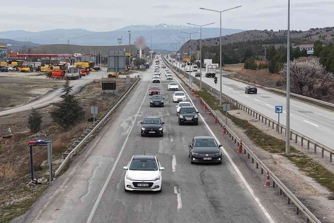 binlercesi-adeta-kirikkale-yoluna-akin-ediyor