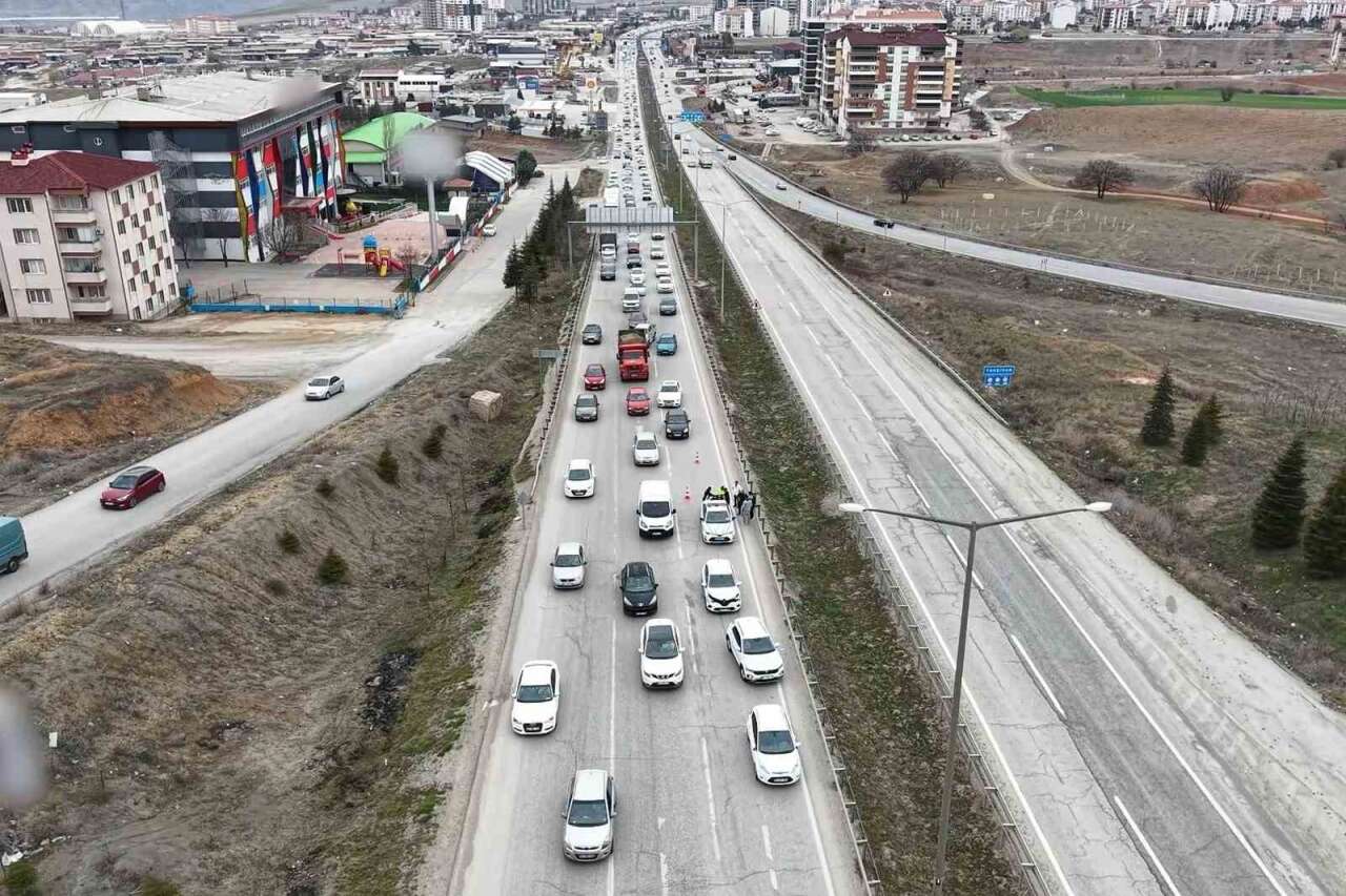 binlercesi-adeta-kirikkale-yoluna-akin-ediyor