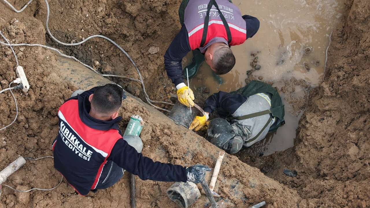 kirikkale-belediyesinden-arife-gununde-fedakar-mesai