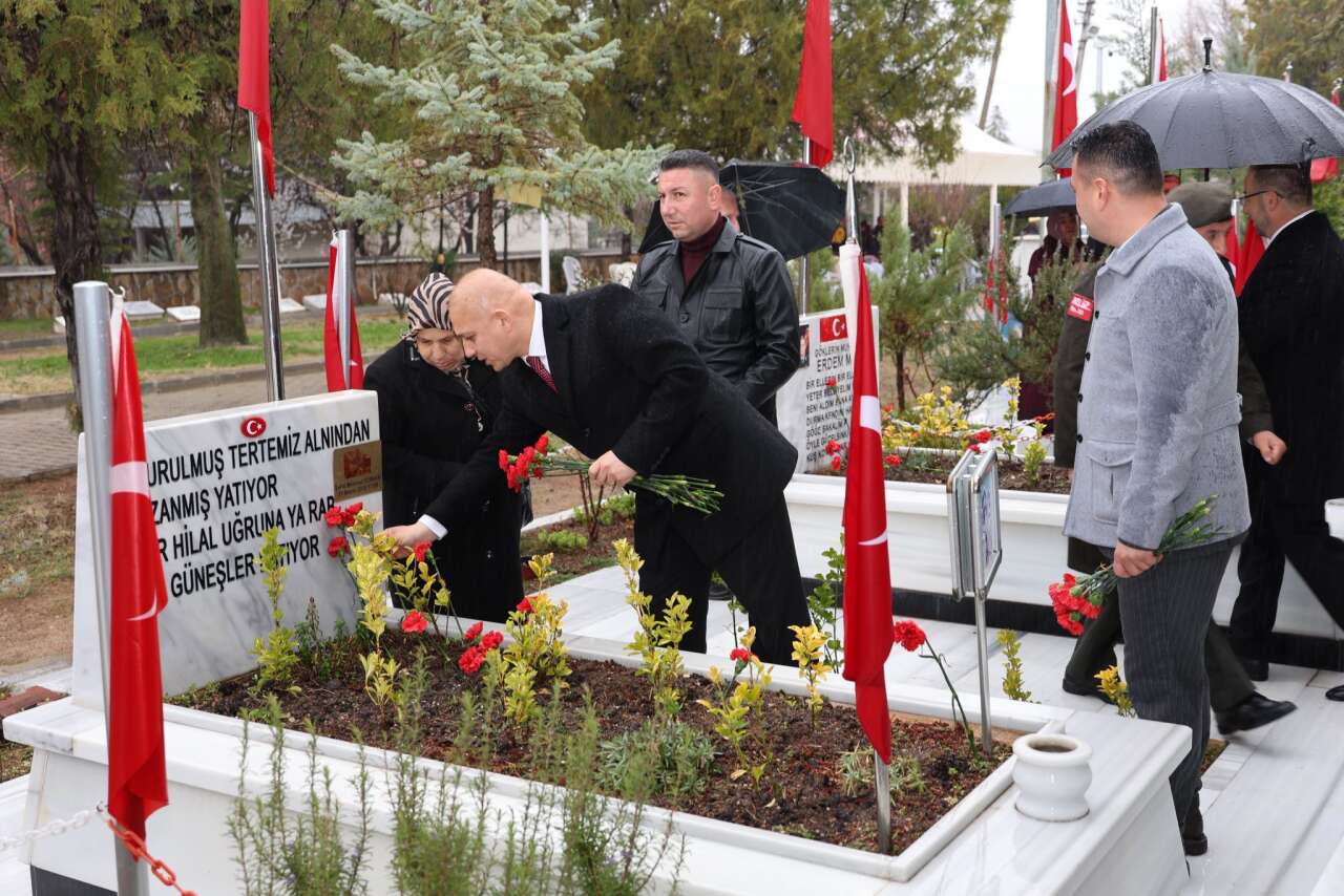 kirikkalede-bayramin-en-anlamli-ziyareti-sehitlige