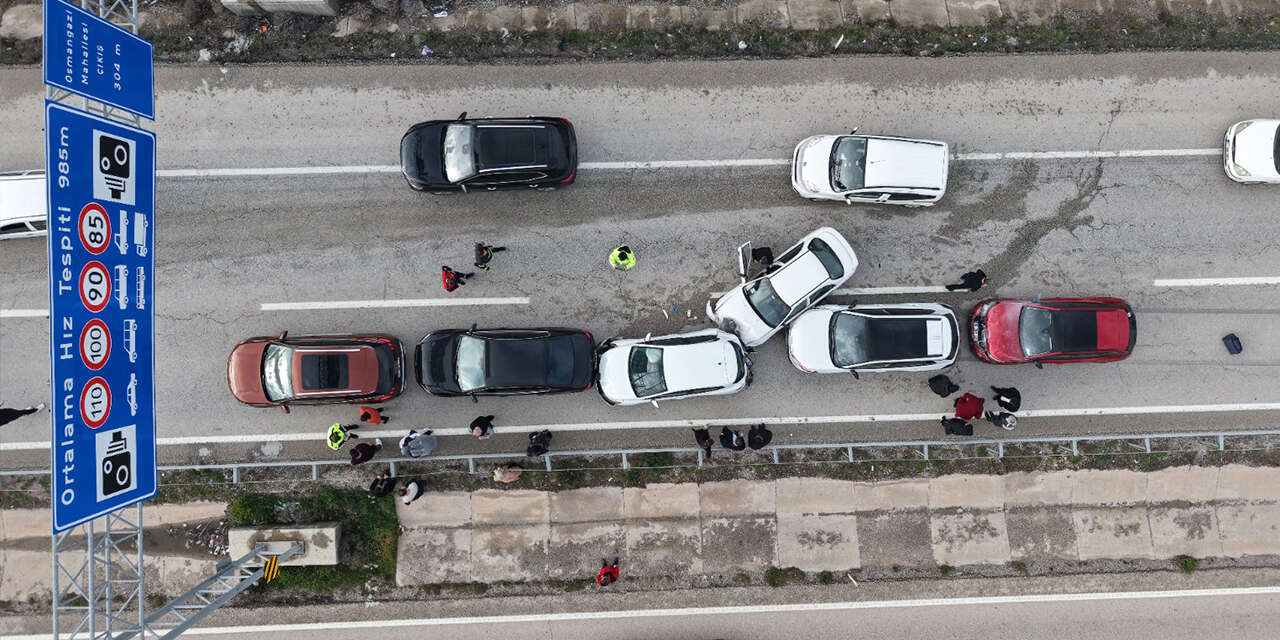 anne-ve-iki-cocugu-kazada-yaralandi-2